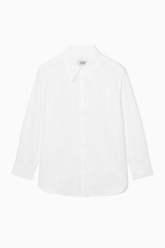 Whether you choose to wear it tucked in or loose, the styling possibilities for the COS relaxed pinstriped shirt are endless. Crafted from pure cotton-poplin that's naturally breathable, it has a concealed placket for a streamlined finish and a double-layered yoke that brings a soft structure to the silhouette. The extended pointed collar, curved hem and buttoned cuffs add the final touches.  Relaxed fitButton closure 100% Cotton / Machine wash Back length of size EU 36 is 74cm / Model wears a s Collar Shirts Women, Uniqlo Women, Minimal Outfit, Cotton Poplin Shirt, Minimalist Wardrobe, Weekend Style, Knitwear Men, Women's Coats & Jackets, Poplin Shirt