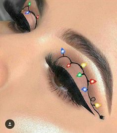 Maquillajes de navidad 🌟🌹 Christmas Eve Makeup, Christmas Elf Makeup, Makeup For Christmas, Holiday Makeup Christmas, Disney Eye Makeup, Light Eye Makeup, Christmas Eyeshadow, Christmas Eye Makeup