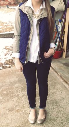 Love this collared shirt with vest combo Prep Fashion, Preppy Wardrobe, Puffer Vests, Fall Chic, Preppy Southern, Fall Winter Wardrobe, Style Fall, Comfy Cozy, Law School