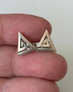 These vintage earrings from the 90s feature a distinctive triangular design and are made from high-quality 925 silver. With a height of approx. 1.1 cm and a width of approx. 1 cm, they offer a striking look that is perfect for lovers of vintage style. The earrings are stamped "925" for their silver alloy and show the charm of decades gone by. Material: 925 silver Style: Vintage Earrings Shape: Triangular Height: Approx. 1.1 cm Width: Approx. 1 cm Condition: Slightly tarnished, see pictures for details These vintage earrings from the 90s are a real statement piece for lovers of retro chic. The triangular design gives them a unique aesthetic that goes perfectly with different outfits and occasions. The light patina gives the earrings a touch of nostalgia and underlines their vintage characte Vintage Character, 925 Silver Earrings, Silver Style, Timeless Accessories, Unique Aesthetic, Retro Chic, Vintage Beauty, Unique Charms, The 90s