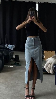 Denim Skirt Fashion, Fitting Room, Girly Outfits, Looks Style, Mode Inspiration, Casual Style Outfits, Elegant Outfit, Skirt Outfits