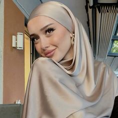 Hijabi Photoshoot, Hijabi Aesthetic Outfits, Hijabi Mode, Makeup Hijab, Hijab Makeup