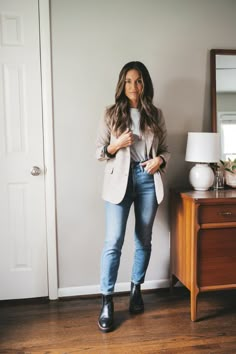 ashley wearing a gray long-sleeved tee, plaid blazer, mid-wash mom jeans, and black chelsea boots standing next to a vintage wood dresser with a white table lamp Fall Office Outfits, Neutral Fall Outfits, Capsule Wardrobe Outfits, Elegante Casual, Wardrobe Outfits, Fall Outfits For Work, Outfits Fall, Neutral Outfit