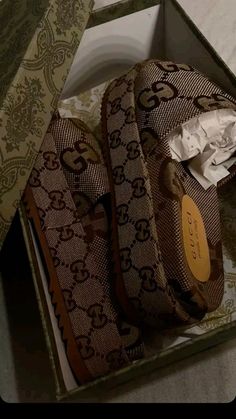 #gucci #sandals Baddie Shoes Aesthetic, Gucci Slides Outfit, Shoes Slides, Gucci Slides, Pretty Sandals, Gucci Sandals, Fashion Shoes Heels