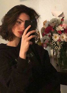 Prettiest Flowers, Dark Feminine Aesthetic, Penteado Cabelo Curto, Feminine Aesthetic, Love Hair, Pretty Selfies, Aesthetic Hair, Layered Hair, Girly Photography