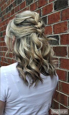 40 ways to style shoulder-length hair. Awesome ideas and tutorials. Small Things Blog, Wedding Hairstyles Medium Length, Peinados Fáciles Para Cabello Corto, Half Updo, Penteado Cabelo Curto, Half Up Hair, French Braid, Long Bob, Shoulder Length Hair