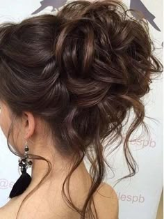 Messy Curly Hair, Formal Ideas, Curly Bun Hairstyles, Bun Hair Piece, Formal Hair, Formal Makeup, Dance Hairstyles, Easy Updos, Wedding Guest Hairstyles