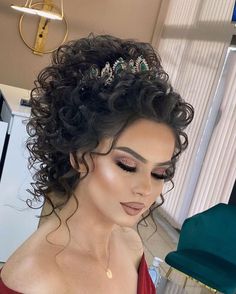 😁 😆 😅 😂 🤣 Curly Hair Tiara Hairstyles, Curly Hairstyles With Tiara, Half Up Half Down Curly Wedding Hair, Curly Hair With Crown, Bride Hairstyles Curly Hair, Curly Hair Styles For Wedding, Naturally Curly Bridal Hair, Wedding Curly Hairstyles, Naturally Curly Wedding Hair