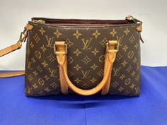 Louis Vuitton Soufflot MM Bag LV Signature Print Monogram Canvas. Used - good condition. Shows sign of daily wear, but has no tears or damage.  Please see pictures for more details. Bag only, no accessories. 100% authentic, authentication will be confirmed by eBay before you receive. 41260-1 U Bowler Bag, Everyday Tote, Signature Print, Real Pictures, Leather Clutch, Snake Print, Monogram Canvas, Louis Vuitton Bag, Messenger Bag