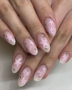 Pink Stars Acrylic Nails, Cool Almond Nails Ideas, Gel X Nails Stars, Star Gel X Nails, Pink Nails Star Design, Girly Grunge Nails, Pink Star Almond Nails, Star Nail Inspo Short, Star Nails Acrylic Pink