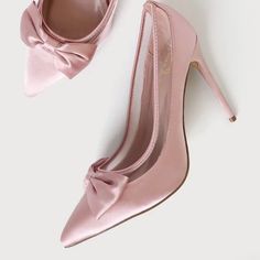 Size 9, Closed Toed Pink Heels With Bow. Gorgeous Satin Elegant Pink Court Shoes For Office, Elegant Pink Office Court Shoes, Pink Heels With Bow, Baby Pink Heels, Pink Satin Heels, Flowy Fashion, Cobalt Blue Heels, Block Heel Platform Sandals, New Heels