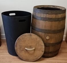 Whiskey Barrel Trash Can With Liner and Lid With Rope Handle - Aunt Molly's Barrel Products Barrel Trash Can, Whiskey Barrel Table, Garbage Containers, Trash Containers, Traditional Kitchen Design, Kitchen Magic, Barrel Stave, Kitchen Trash Cans, Garbage Bin