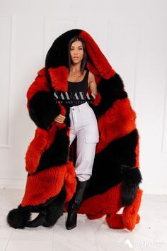 Fur Coat Outfit Baddie, Fur Coat Outfit, Fur Coat Fashion, Trendy Christmas Outfits, Elegant Hats, Fur Coats Women, Fox Fur Coat, Oversized Coat, Coat Outfits