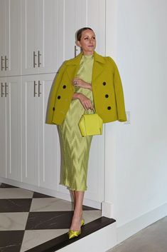 CHARTREUSE OUTFIT Chartreuse Outfit, Chartreuse Dress, Wear Green, Green Outfit, Warm Autumn, Outfit Combinations