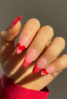 All I did was round up the best trendy Valentine's Day acrylic nails to help you. We're showing off some lovely Valentine's Day nails art. Heart Nail Designs, February Nails, Valentine Nails, Makijaż Smokey Eye, Nail Swag, Heart Nails, Funky Nails, Nail It