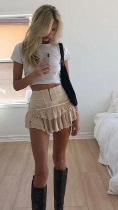 Traje Cowgirl, Country Concert Outfits, Rok Mini, Fest Outfits, Nashville Outfits, Country Concert Outfit, Miniskirt Outfits, Winter Trends