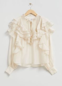 White Ruffle Top, Frill Blouse, Chloe Dress, Tie Neck Tops, Chic Blouses, Simply Chic, Bow Blouse, Ruffle Shirt, Puff Sleeve Blouse