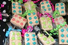 there are many pieces of rice krispy treats wrapped in cellophane and tied with ribbons