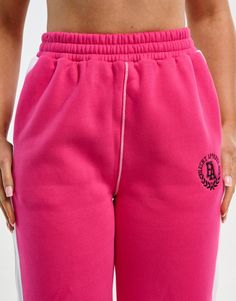 Loved by all for their cosiness and dependability. The Blur Flare Sweatpants are the perfect basics to help you get more out of your athleisure - Regular Waisted. Mid-rise waistband - Fabric is cotton mix for warmth and softness - Waist pockets - Embroidered ECHT Logo - Designed for low movement activities 60% Cotton, 40% Polyester Skye is wearing size Small. She is 170cm (5'6") tall with an 33" bust, a 25" waist and 36" hips. Athleisure Sweatpants With Logo Waistband, Logo Waistband Athleisure Sweatpants, Relaxed Fit Logo Waistband Joggers For Loungewear, Sporty Relaxed Fit Sweatpants With Logo Waistband, Casual Sweatpants With Logo Waistband, Casual Long Sweatpants With Logo Waistband, Athleisure Sweatpants With Logo Waistband For Jogging, Casual Joggers With Logo Waistband For Sports, Relaxed Fit Sports Bottoms With Logo Waistband