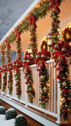 Christmas Porch Columns Decorating Ideas, Christmas Balcony, Joy Decorations, Luxury Christmas Decor, Christmas Apartment, Christmas Front Porch, Porch Christmas, Christmas Decorations Diy Outdoor