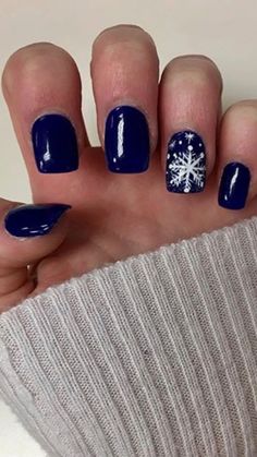 Square Dip Nails Winter, January Dip Nails Ideas, Blue January Nails, Short January Nails, Dark Blue Christmas Nails, January Nails Winter Simple, Blue Christmas Nails Winter, January Nails Winter, Blue Holiday Nails