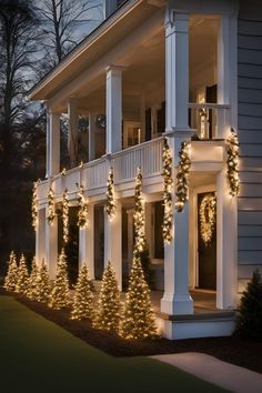 Outside Pillar Christmas Decor, Classic Exterior Christmas Decor, Christmas Porch Columns, Front Door Christmas Garland Ideas, Front Door Christmas Lights, Christmas Porch Railing Decorating Ideas, Christmas Porch Ideas Outdoor, Classy Outdoor Christmas Lights, Front Porch Christmas Lights