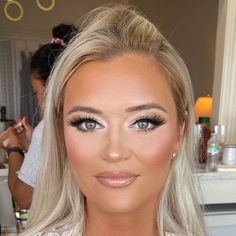 Pearl Wedding Makeup, Bridal Make Up Blonde Blue Eyes, Sultry Makeup For Blue Eyes, Pink Bridal Makeup Looks, Blonde Blue Eye Bridal Makeup, Blonde Hair Blue Eye Bride Makeup, Blonde Wedding Makeup, Bridal Makeup For Green Eyes Blonde Hair