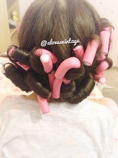 Tutorial for using bendy rollers Curl Your Hair Overnight, Bendy Rollers, Hair Rollers Tutorial, Heat Curls, Hair Stules, Roller Curls, Hair Overnight, Pinup Hair, Wavy Hairstyles Tutorial