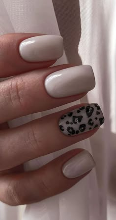 Are you looking for cute summer nails that perfectly compliment a tan? If so, you'll love these beautiful summer nail designs! Cute Summer Nail Designs, Nagellack Trends, Summer Nail Designs, Purple Nail, Black Nail, Short Acrylic Nails Designs