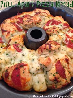 Pizza Monkey Bread, Pull Apart Pizza, Pull Apart Pizza Bread, Pizza Bread Recipe, Pizza Recipes Homemade, Pizza Hut, Pizza Bread, Pull Apart