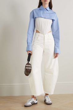 CITIZENS OF HUMANITY Horseshoe frayed high-rise wide-leg jeans | NET-A-PORTER Cropped Button Up Shirt Outfit, White Wide Leg Jeans Outfit, Wide Jeans Outfit, Gamine Outfits, White Wide Leg Jeans, Cropped Button Up Shirt, White Summer Shirt, Wide Leg Jeans Outfit, Androgynous Outfits