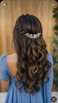 Forget stuffy updos! This season's classic wedding hair is all about timeless elegance with a modern twist. Boho Bridesmaid Hair Brunette, Hairstyles For Weddings Half Up Half Down, Hairstyles For Prom Long Hair Half Up, Hairstyle For Wedding Bridesmaid, Simple Bow Hairstyles, Hairstyles For Prom Half Up Half Down, Hairstyle For Ball, Hairstyles For A Formal, Easy Prom Hairstyles For Long Hair