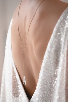 Collier de Dos Aphrodite Boucles d'oreilles Juvelan Modern Chic Wedding, Custom Wedding Band, Back Necklace, Detailed Jewelry, Modern Bridal, Statement Pendant, Large Crystals, Drop Necklace, Aphrodite