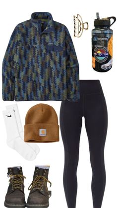 Camp Day At School Outfit, 14er Hiking Outfit, Fall Camping Outfits Aesthetic, Hiking Socks Outfit, Hiking Cold Outfit, Women’s Camping Outfit, Bay Area Style Fashion, Outfit Ideas Camping, Capsule Wardrobe Outdoorsy