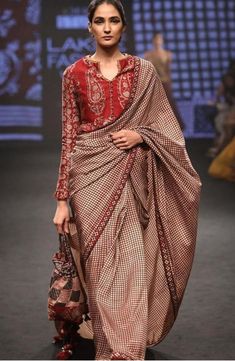 Ajrak Saree Blouse Designs, Ajrak Blouse Designs, Saree Jackets, Fashion Technology, Saree Designer, Casual Saree, Printed Saree