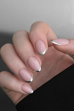 Chrome Nails french tips Metallic Nails Gold, Metallic French Tip Nails, Cat Eye French Tip, Nail Ideas Chrome, Silver French Tip, Nail Trends Spring, Spring Nail Color, Nails Metallic, Nails French Tips