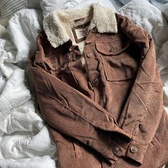 levis trucker jacket dupe winter jacket sherpa brown corduroy vintage style Thick Corduroy Jacket, Corduroy Fleece Jacket, Sherpa Lined Corduroy Jacket, Corduroy Winter Jacket, Brown Corduroy Jacket Outfit Aesthetic, Courdoury Jacket, Brown Courderoy Jacket, Corduroy Jacket Aesthetic, Brown Jacket Aesthetic