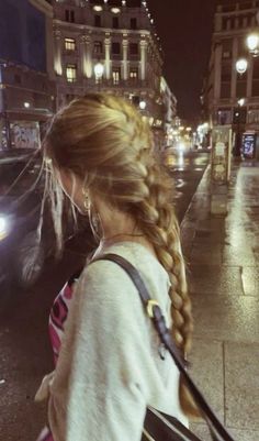 French Braid Hairstyles, Hair Stylies, Winter Hairstyles, French Braid, Hairstyles For School, Aesthetic Hair, Hairstyles Haircuts, Ponytail Hairstyles, Pretty Hairstyles