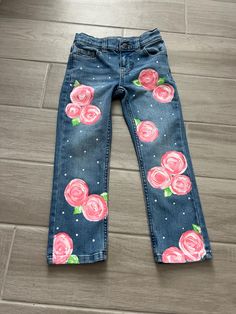 Sweet floral custom painted jeans for your little girl! Size 5 up-cycled painted denim (Wonder Nation). Please reach out for custom painted denim and additional sizing. Cleaning instructions: spot clean, do not submerged in water Pink Out Pants Spirit Week, Painted Flowers On Jeans, Painted Spirit Jeans, Jeans Painting, T Shirt Upcycle, Diy Pants, Painted Hats, Pink Out, Painted Jeans