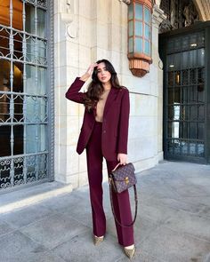 Graduation Suits For Women Modern, Womens Suits For Fall, Pant Suits For Women Modern, Suits Elegant For Women, Pant Suits For Women Winter, Formal Suits For Women Prom Elegant, Business Professional Women Suits, Women's Fitted Suits, Business Suits Woman