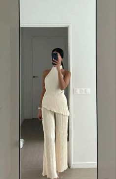 Modest Honeymoon Outfits, Pietra Core, Elegant Outfit Classy Rich, Rich Holiday, Dubai Outfits, Denim Jacket Outfit, Honeymoon Outfits, Cute Office, Jacket Outfit