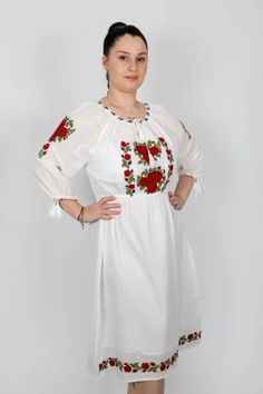 Merci de votre visite ! robe roumaine vintage Produit et fabriqué en Roumanie ! Parfait pour être porté lors d'un mariage, d'un événement ou au quotidien. La robe est vaporeuse, elle est conçue pour être portée avec un look plus large. ♥ Le mannequin sur la photo mesure 170 cm, 60 kg et 90 cm de tour de poitrine et porte une taille S S- Tour de poitrine de 90 cm, longueur de 94 cm M-95 cm de tour de poitrine, 94 cm de longueur L-100 cm de tour de poitrine, 94 cm de longueur XL-105 cm de tour de Romanian Dress, Aromatherapy Essential Oils, Costume National, Folk Costume, Look Plus, Essential Oils Aromatherapy, Dress Clothes For Women, Aromatherapy, Favorite Outfit