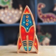 Tosi Kids Rocket Light 🚀 Rocket Kids, Rainbow Night Light, Orange Led Lights, Rocket Lamp, Small Kids Room, Rockets For Kids, Retro Rocket, Kids Room Lighting, Unique Light Fixtures