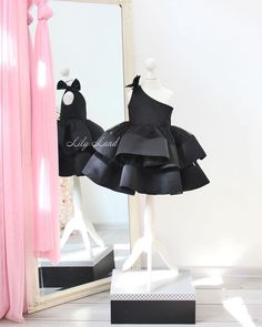 Looking for the perfect dress to make your little princess stand out on her special day? Look no further than our gorgeous Black One Shoulder Birthday Party Baby Dress! This stunning tutu flower girl dress is the perfect choice for a birthday party or photoshoot for your little one. The one-shoulder design adds a touch of sophistication, while the puffy infant girl dress with its intricate detailing and soft tulle skirt creates a whimsical and magical look that your little girl will love. Made w Tutu Flower Girl Dress, Baby Birthday Dress, Dress Photoshoot, Dress Tutu, Flower Girl Dresses Tutu, Infant Girl, Flower Girl Tutu, Dress Princess