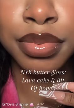 Dark Skin Makeup Tutorial, Glossy Lips Makeup, Birthday Makeup Looks, Vintage Childhood, Maquillage On Fleek, Soft Makeup Looks, Makeup For Black Skin, Lip Makeup Tutorial, Brown Skin Makeup