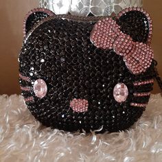 125mm X 150mm X 50mm Measurement Snake Brass Removable Strap. Adorable And Luxury Looking Great Quality Rhinestone! Blavk With Pink Bow. New And With Box. Clutch Purse Black, Clutch Purse, Pink Bow, Pink Color, Pink Ladies, Black Pink, Hello Kitty, Bag Lady, Kitty