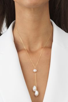 Pearl Necklace Ideas, Add A Pearl Necklace, Lariat Necklaces, Real Diamond Necklace, Jewelry Photography Styling, Pearl Necklace Designs, Diy Jewelry Inspiration, Trending Necklaces, Jewelry Making Necklace