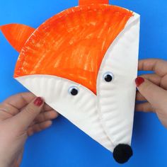 someone is making a paper plate shaped like a fox