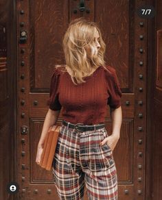 Fall Folklore, Sarah Mantelin, Cottagecore Aesthetic Outfits, Cottagecore Outfit Ideas, Autumn Photoshoot, Ireland Trip, Clothing Winter, Look Retro, Autumn Fits