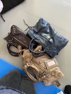 Uni Bag, Inside My Bag, Bag Obsession, Hot Bags, Bags Aesthetic, Stockholm Fashion, Fashion Victim, City Bag